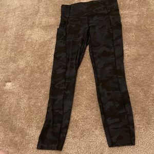 Lululemon size 6 camo leggings